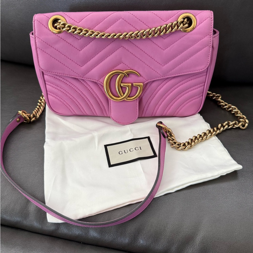 *SOLD*
Authentic Gucci Candy Pink GG marmont Shoulder Bag with Gold Chain - Picture 2 of 15
